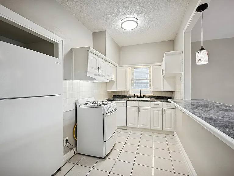 Apartment for rent at 7210 Oxford Ave #B2, Philadelphia, PA 19111