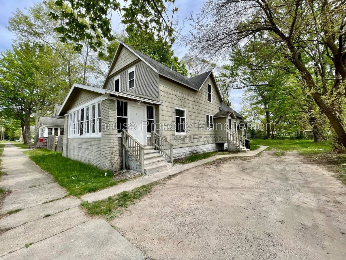 Apartment for rent at 441 White Ave #3, Muskegon, MI 49442