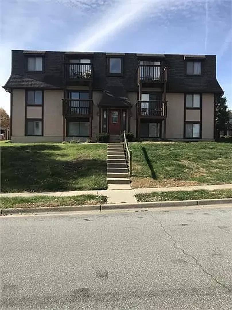 Apartment for rent at 941 Cheyenne Curve, Leavenworth, KS 66048