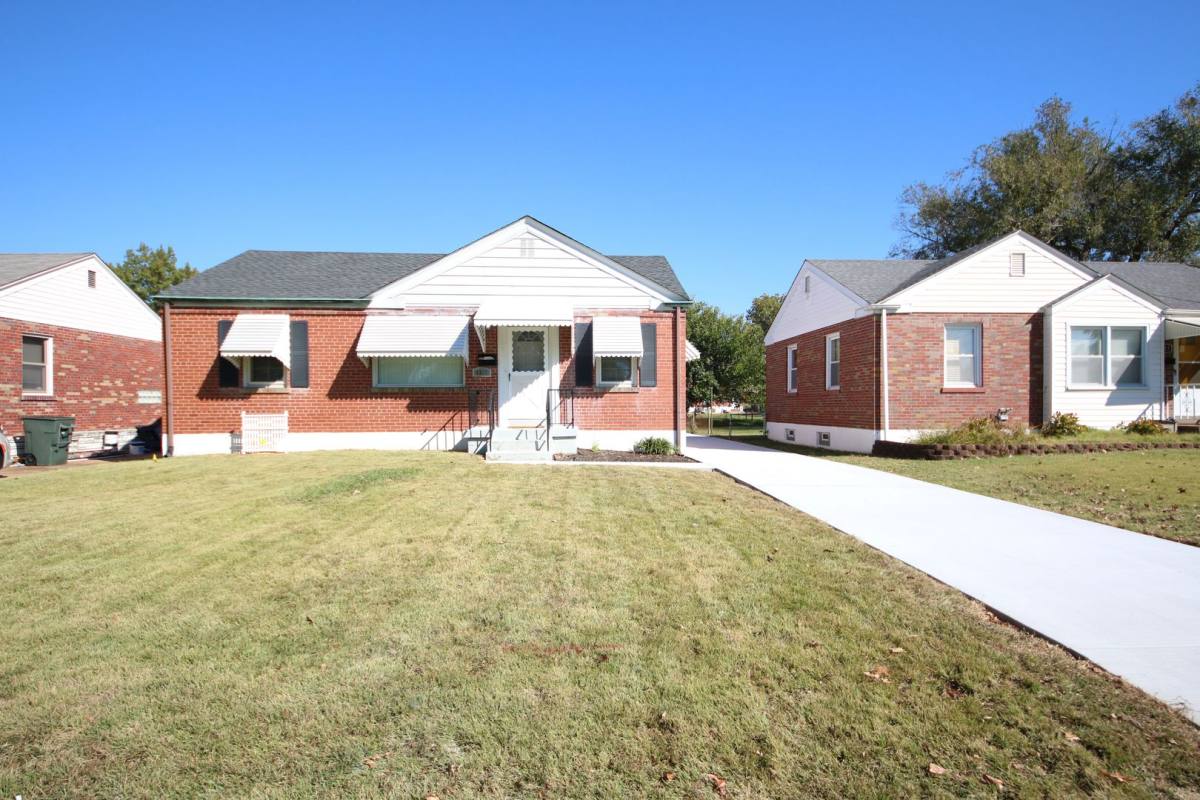 House for rent at 4317 Sunshine Dr, St. Louis, MO 63116