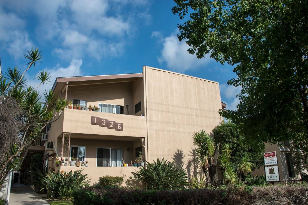 Apartment for rent at 1326 N Columbus Ave, Glendale, CA 91202