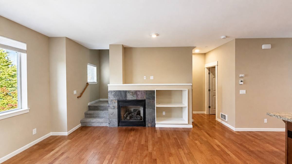 Townhouse for rent at 931 4th Ave NE, Issaquah, WA 98029
