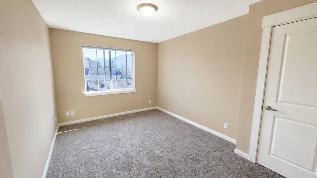 Townhouse for rent at 931 4th Ave NE, Issaquah, WA 98029