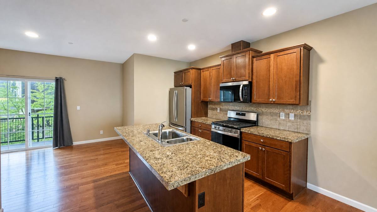 Townhouse for rent at 931 4th Ave NE, Issaquah, WA 98029