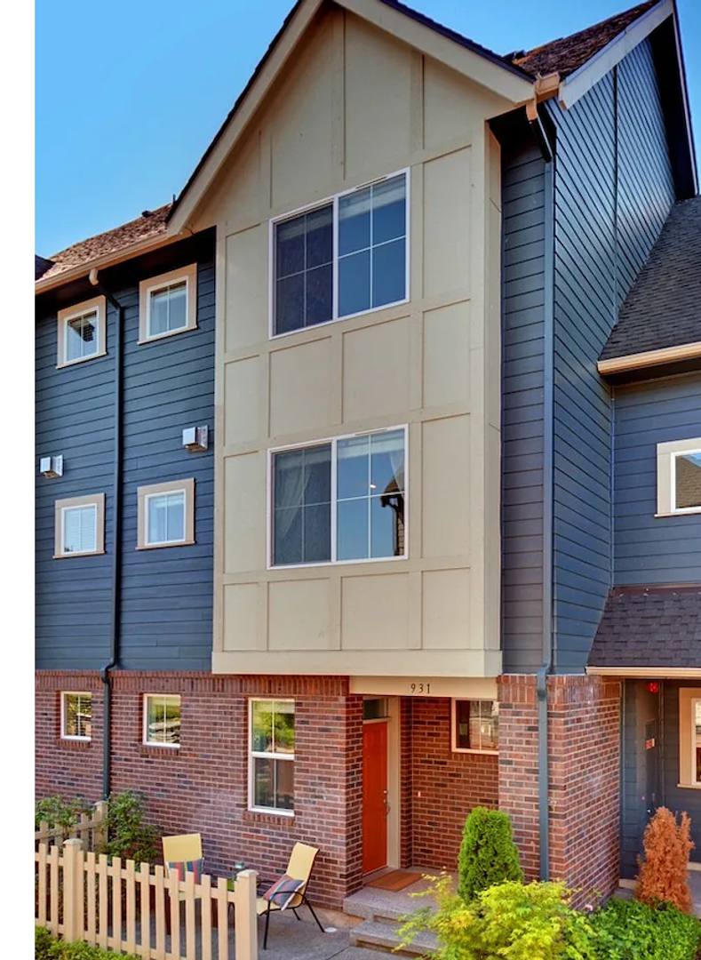 Townhouse for rent at 931 4th Ave NE, Issaquah, WA 98029