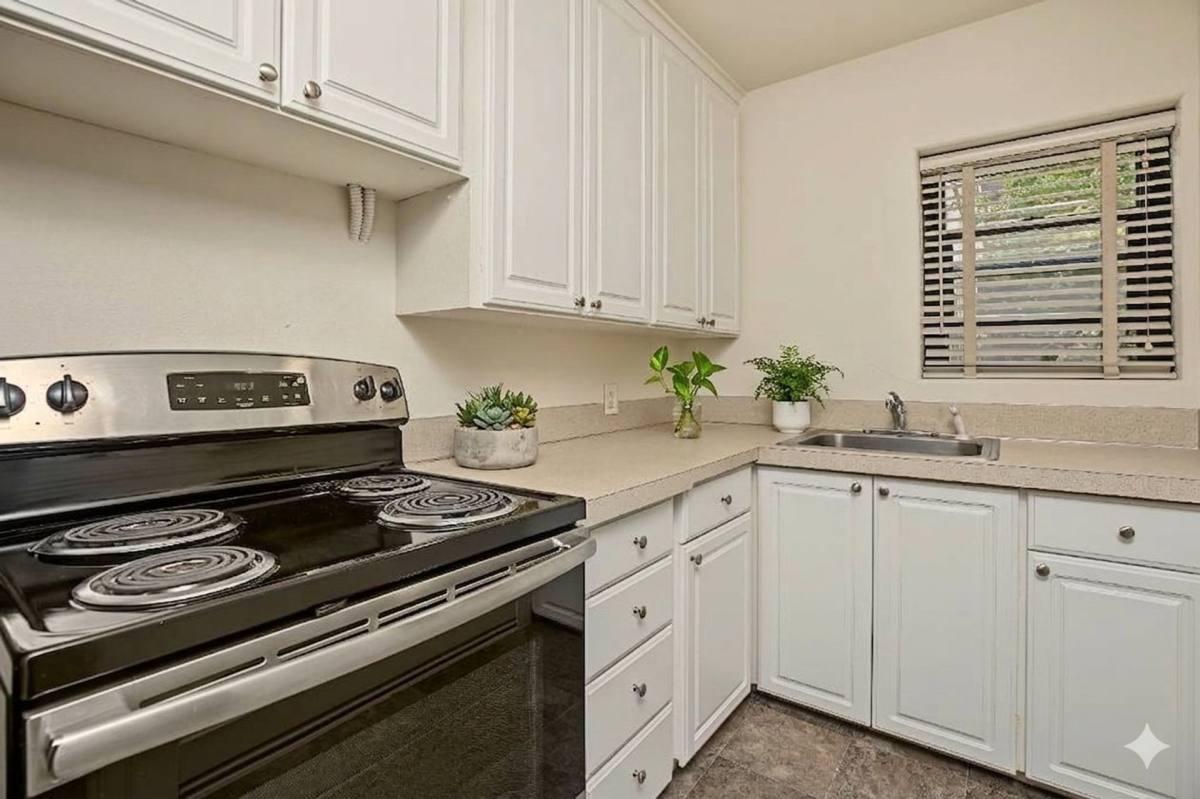 Bay Ridge Court, 620 8th Ave, Seattle, WA 98104 - Apartment for Rent - Image 6