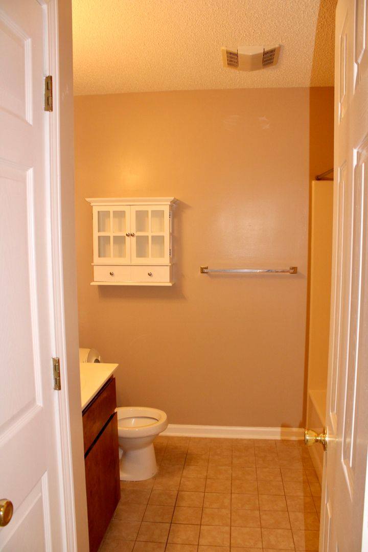 Apartment for rent at 408 Roosevelt Ave, Muscle Shoals, AL 35661