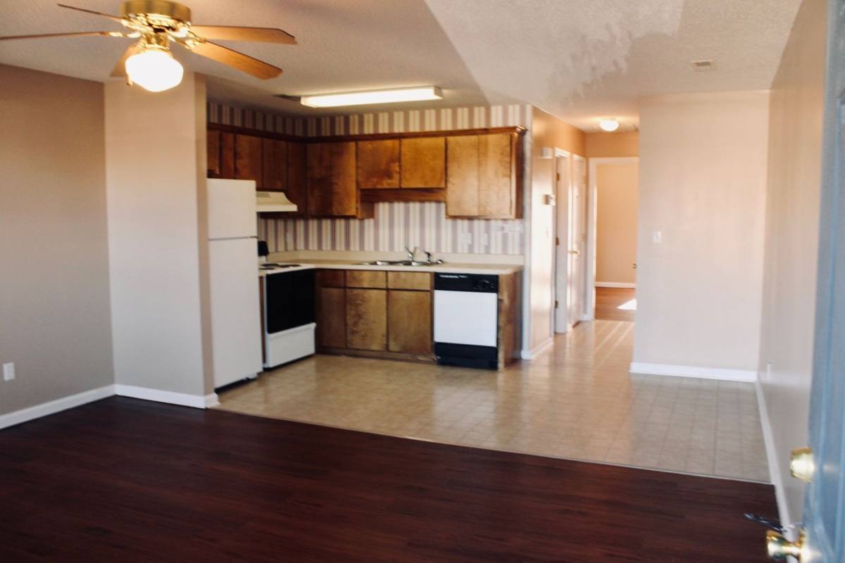 Apartment for rent at 408 Roosevelt Ave, Muscle Shoals, AL 35661