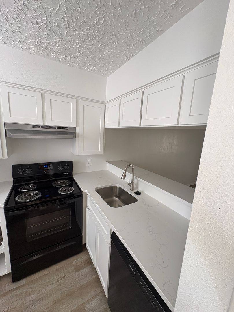 Garden Oaks San Marcos, 1117 N LBJ Dr, San Marcos, TX 78666 - Apartment for Rent