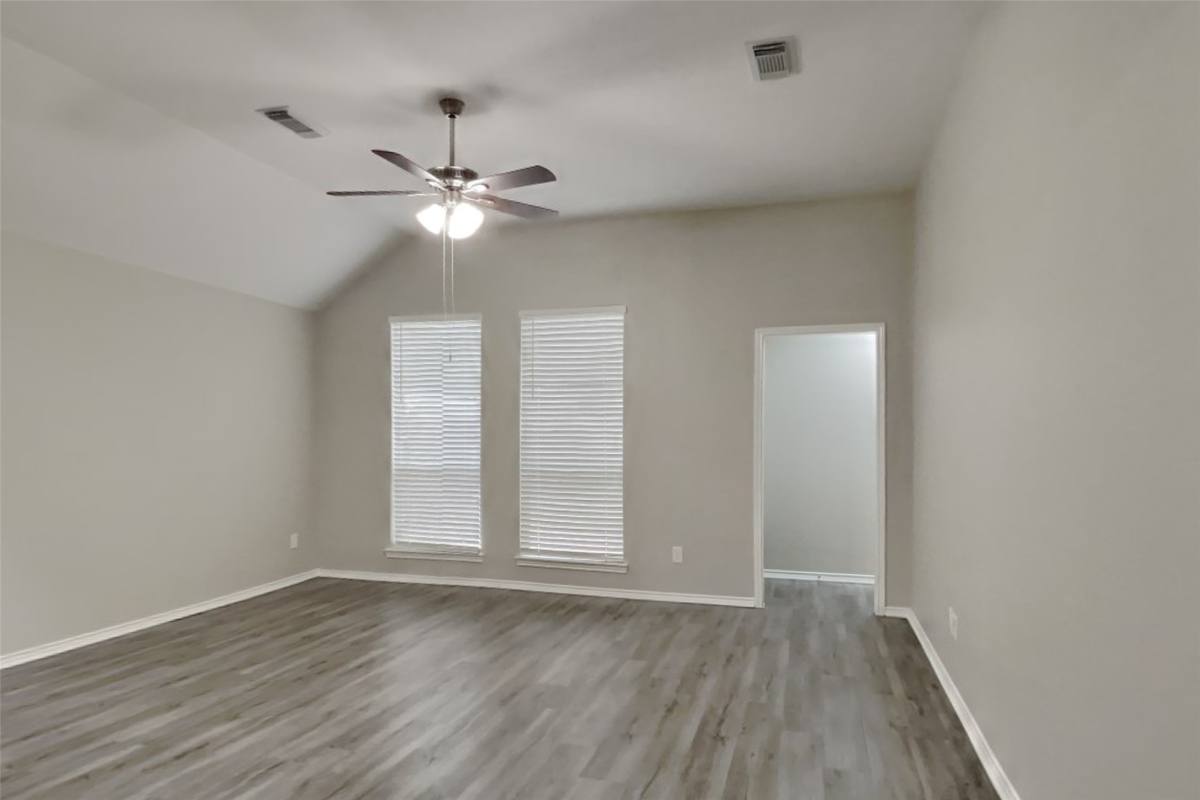 Apartment for rent at 25810 Palmdale Estate Dr, Richmond, TX 77406