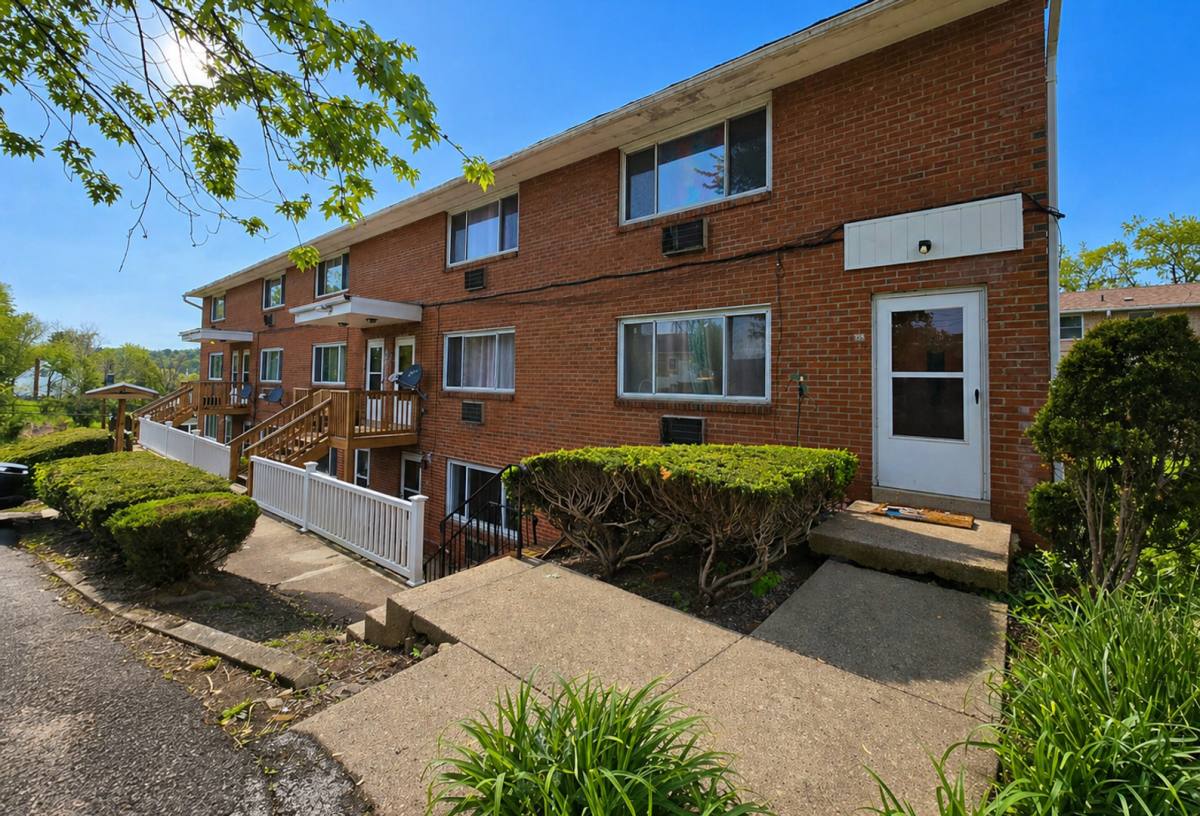 Apartment for rent at 924 Seneca Court, McKeesport, PA 15135