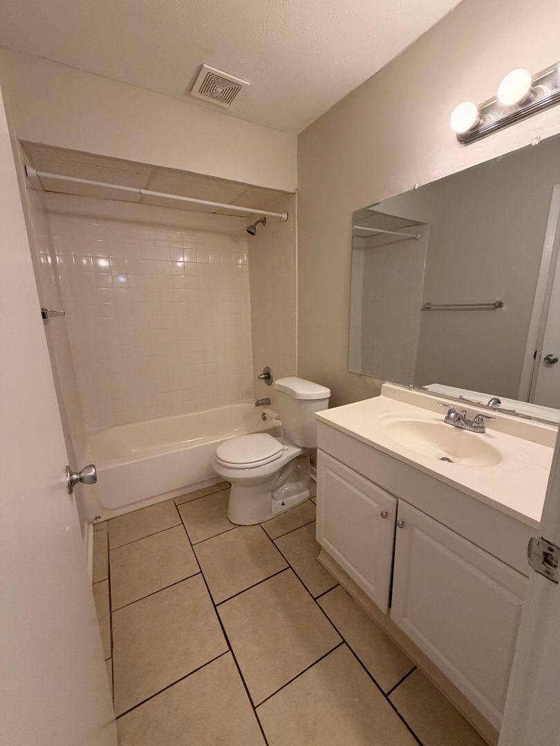 Apartment for rent at 810-811 Howard Ave, Jeffersonville, IN 47130