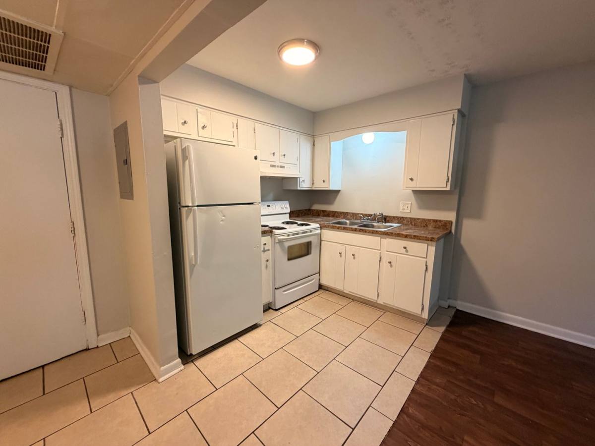 Apartment for rent at 810-811 Howard Ave, Jeffersonville, IN 47130