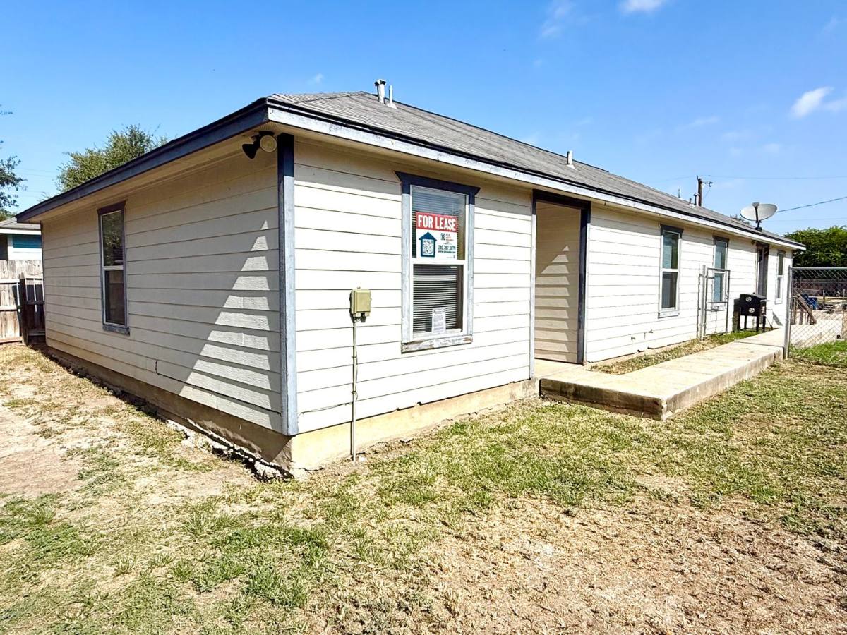 House for rent at 424 Amires Place, San Antonio, TX 78237