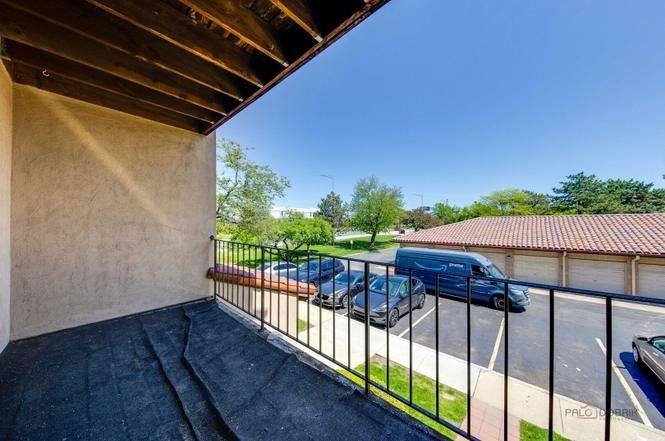 Apartment for rent at 21W581 N Ave #5, Lombard, IL 60148