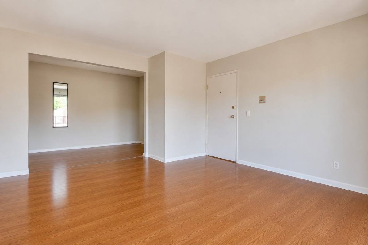 Apartment for rent at 21W581 N Ave #5, Lombard, IL 60148