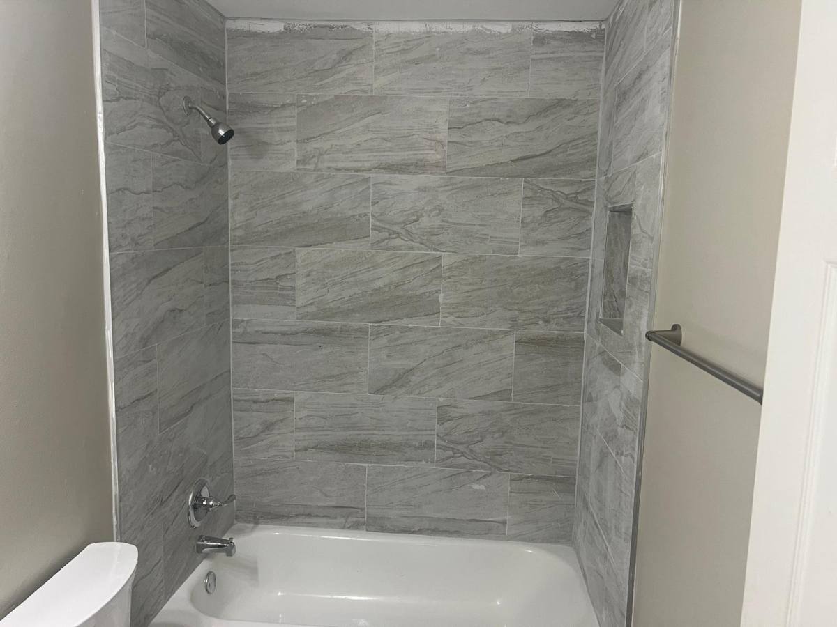 Apartment for rent at 21W581 N Ave #5, Lombard, IL 60148