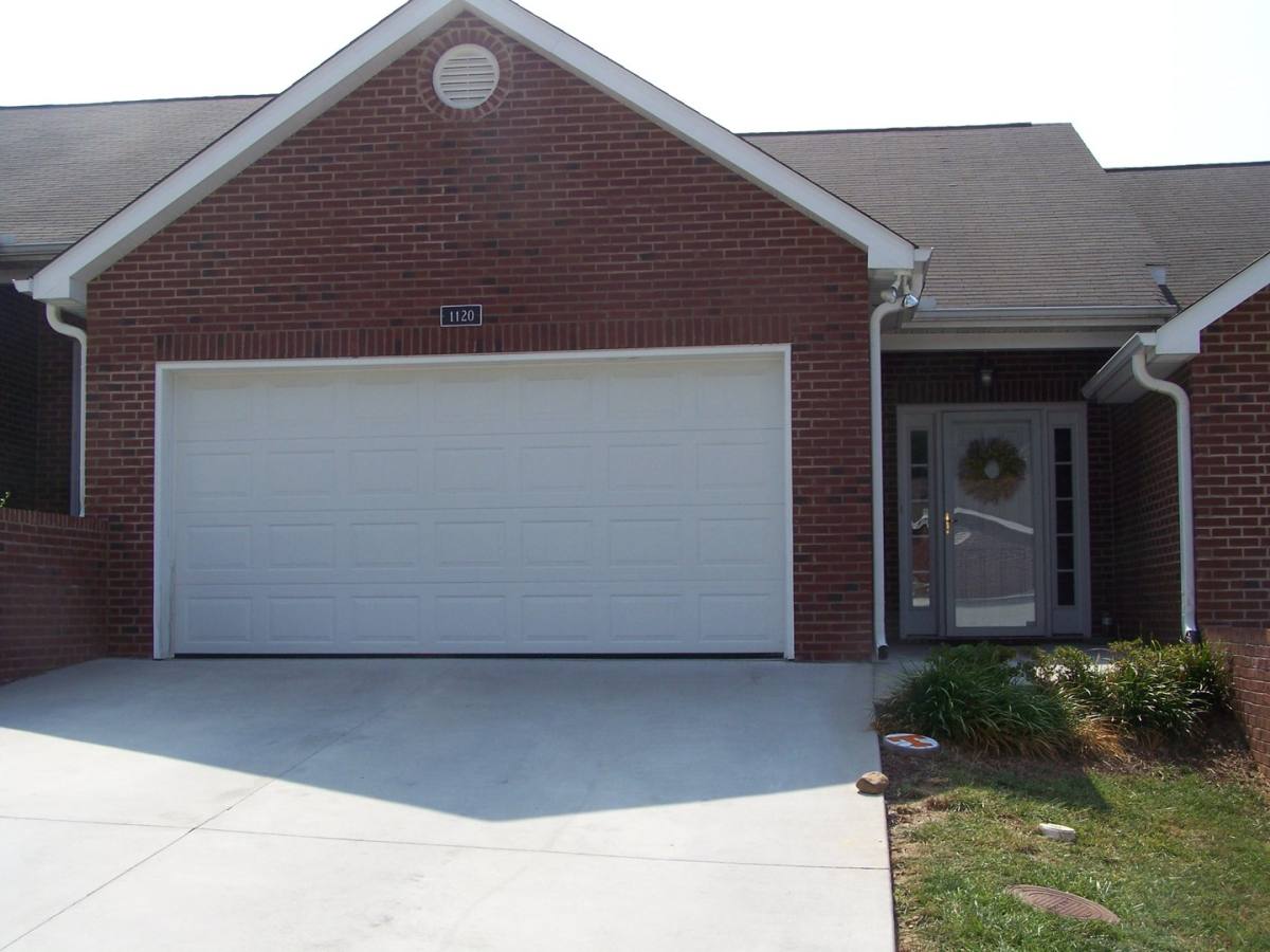 Townhouse for rent at 1140 Harbin Ridge Lane, Knoxville, TN 37909