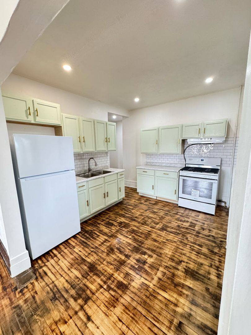 Apartment for rent at 328-330 W Marion St, Elkhart, IN 46516