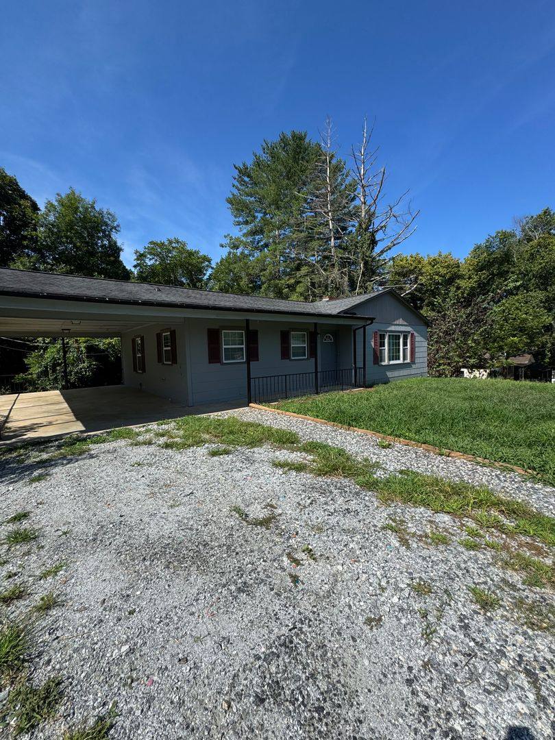 House for rent at 829 Montclair Circle NW, Lenoir, NC 28645