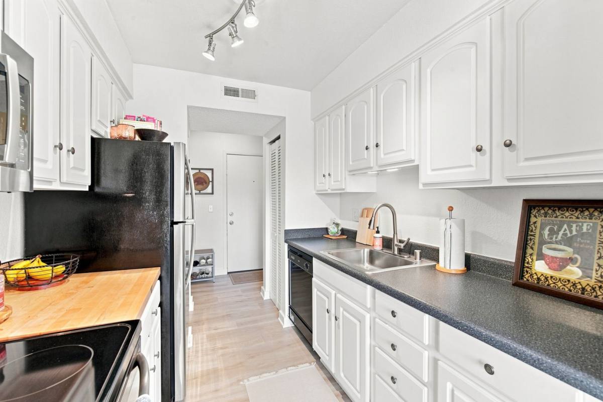 Condo for rent at 9926 NE 116th St, Kirkland, WA 98034