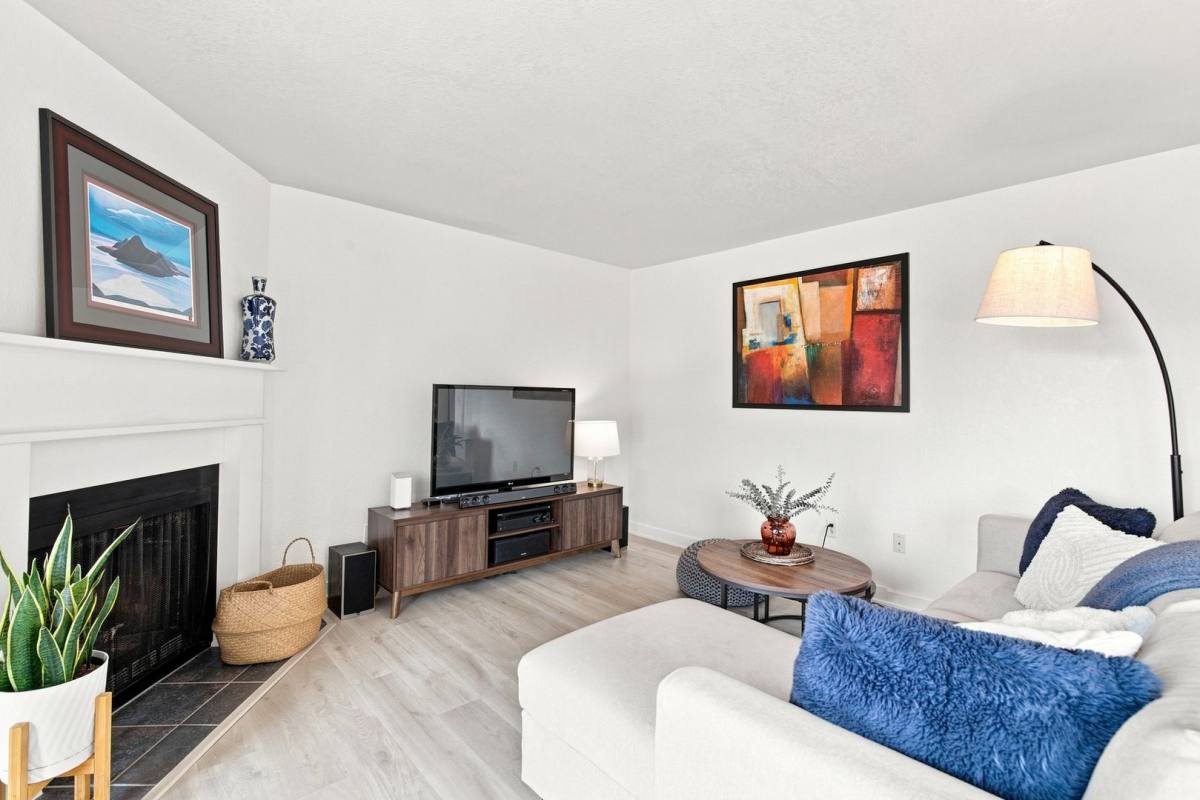 Condo for rent at 9926 NE 116th St, Kirkland, WA 98034