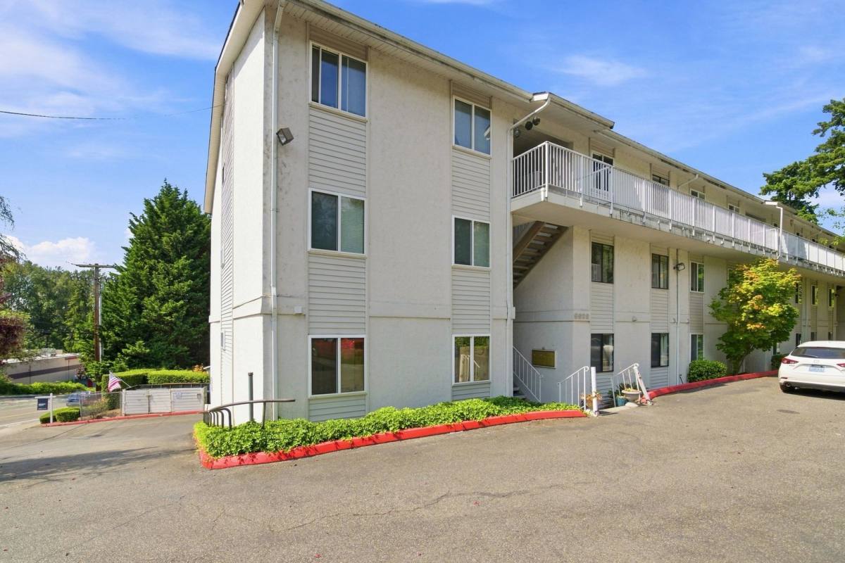 Condo for rent at 9926 NE 116th St, Kirkland, WA 98034