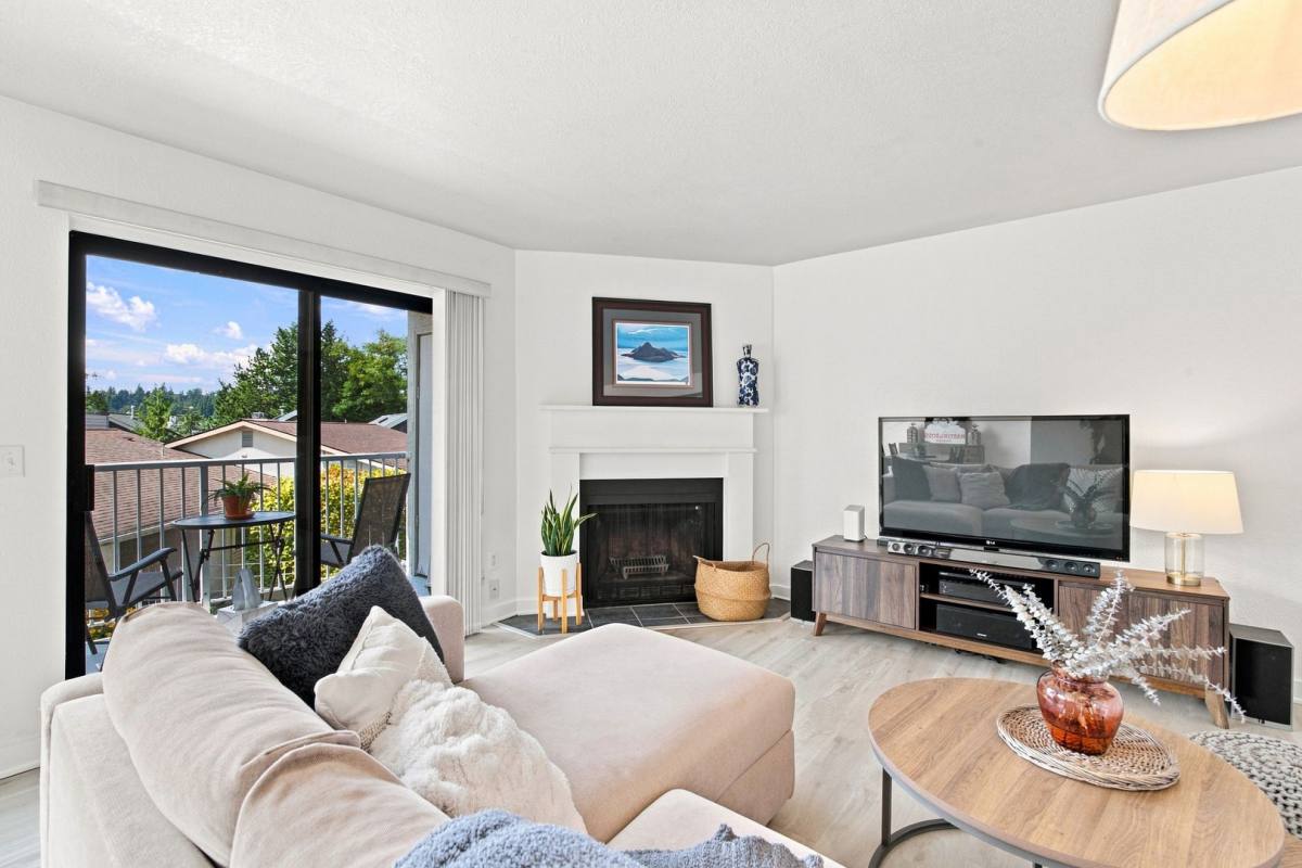 Condo for rent at 9926 NE 116th St, Kirkland, WA 98034