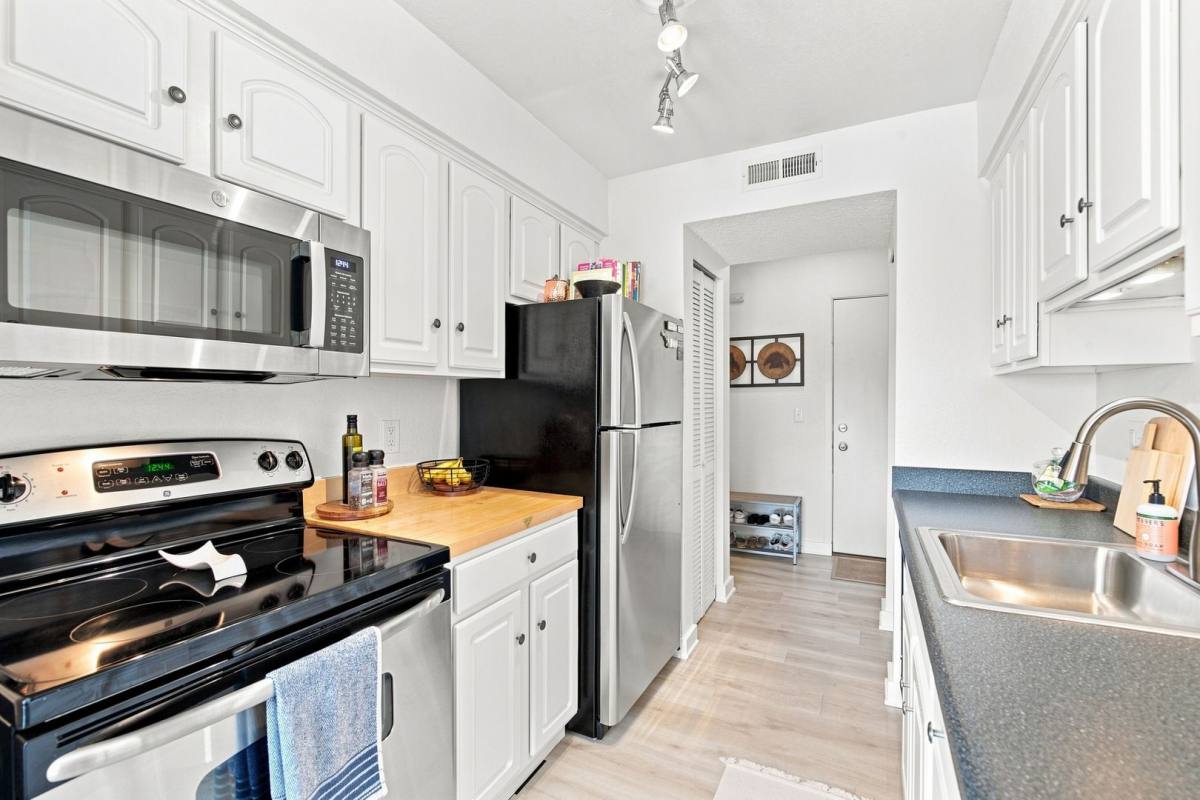 Condo for rent at 9926 NE 116th St, Kirkland, WA 98034