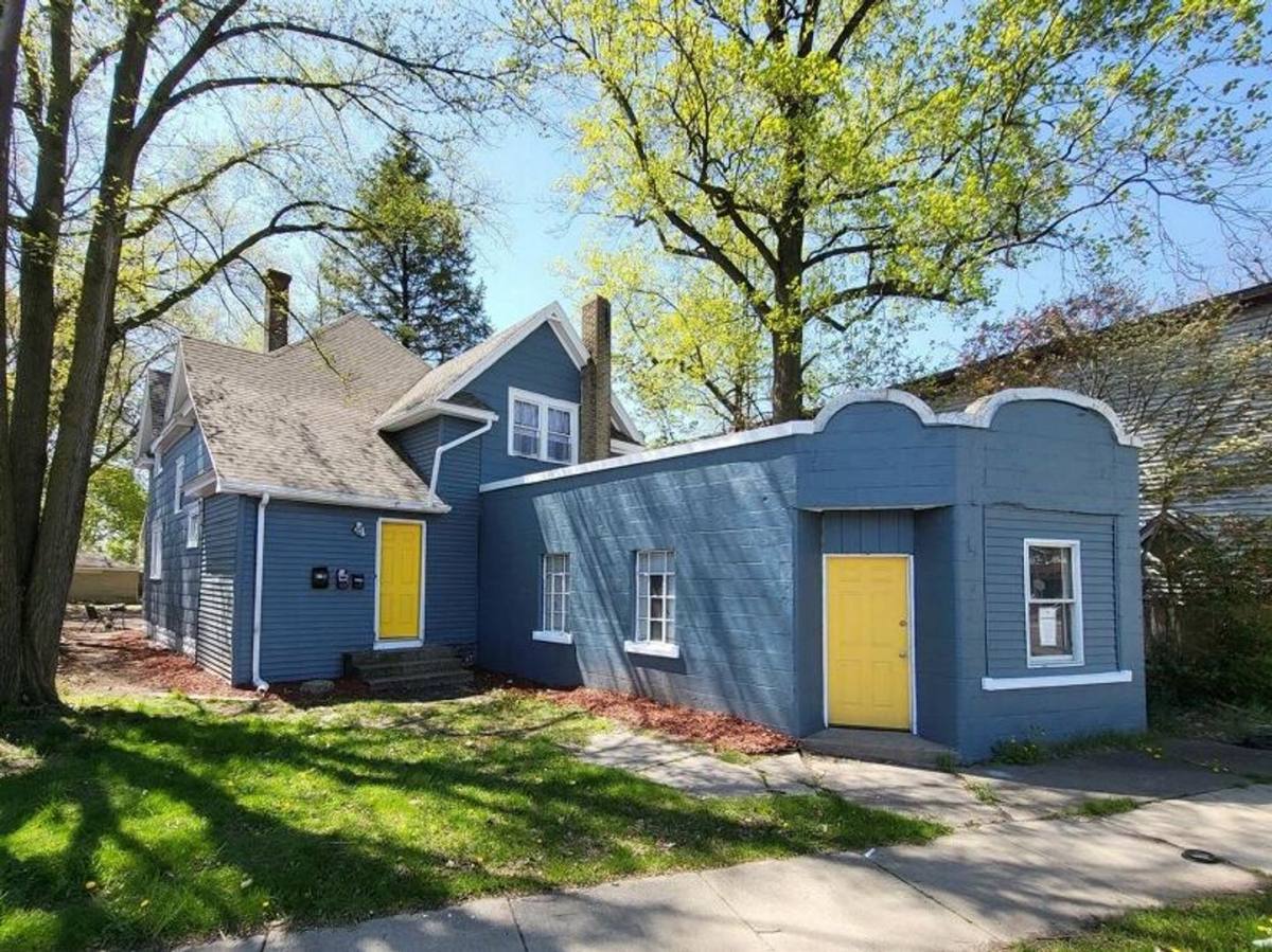 Apartment for rent at 1918 Lincoln Way W, South Bend, IN 46628