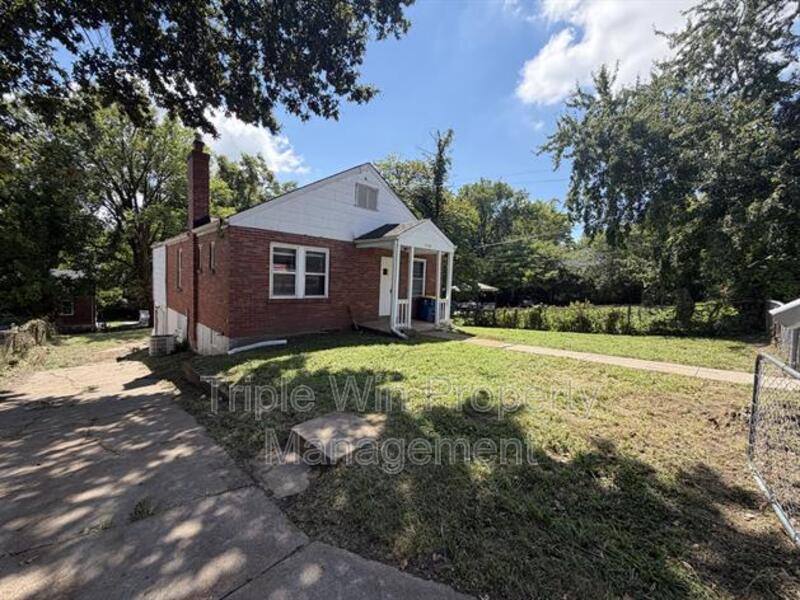 House for rent at 8126 Albin Ave, Saint Louis, MO 63114