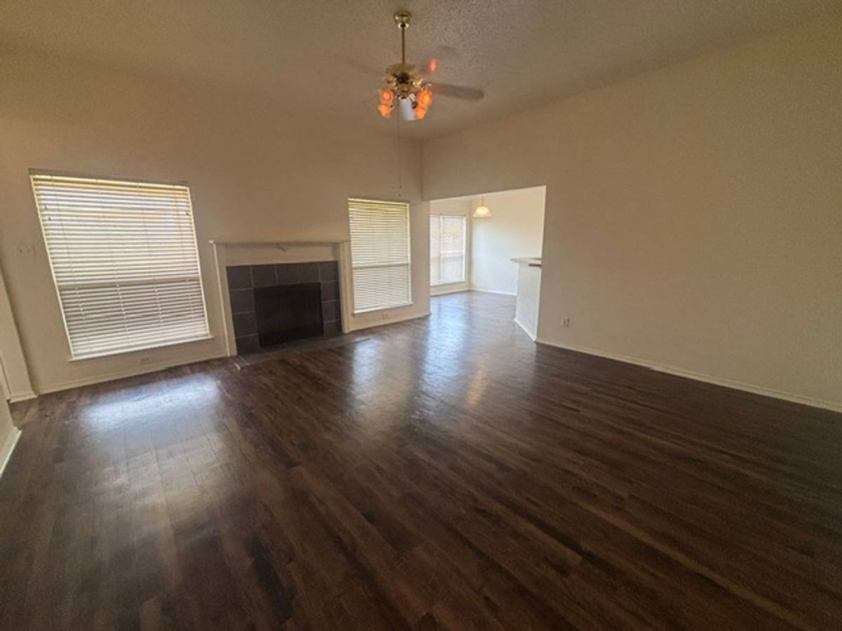 House for rent at 1024 Carlin Lane, Burleson, TX 76028