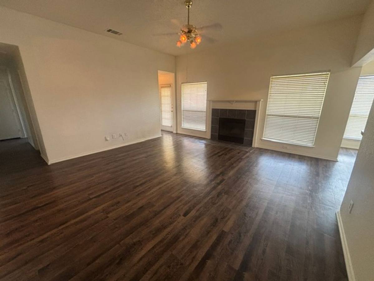 House for rent at 1024 Carlin Lane, Burleson, TX 76028
