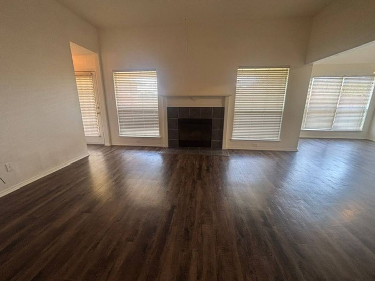 House for rent at 1024 Carlin Lane, Burleson, TX 76028