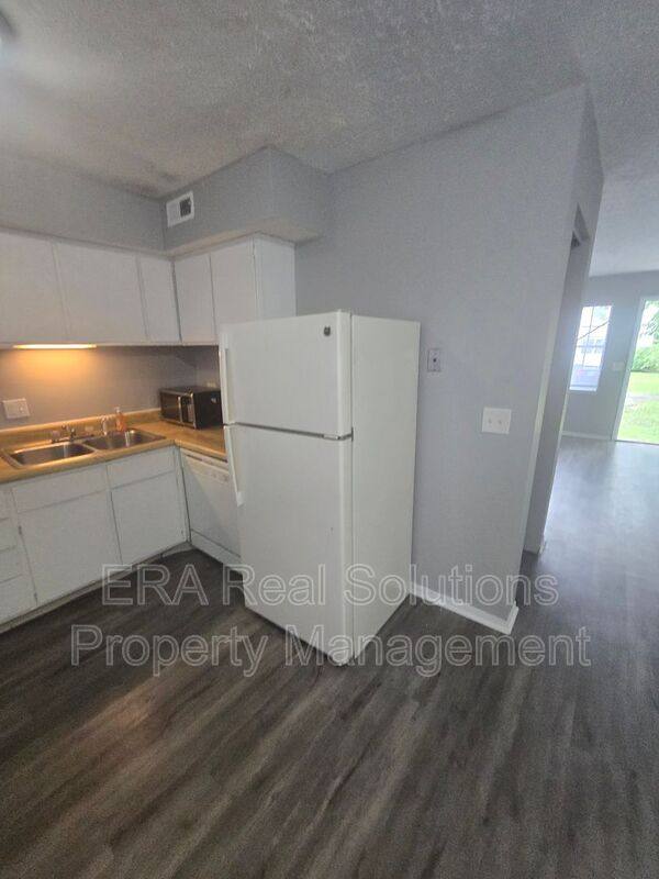 Apartment for rent at 2556 Sandbury Blvd, Columbus, OH 43235