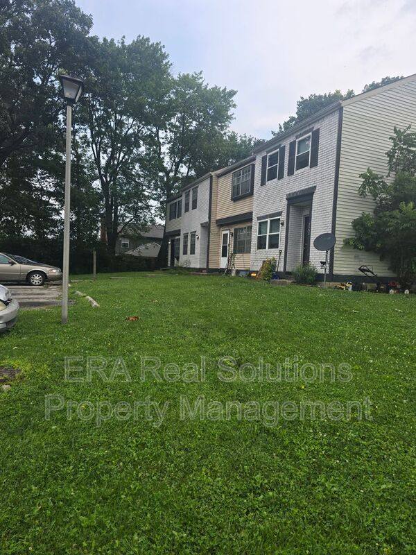 Apartment for rent at 2556 Sandbury Blvd, Columbus, OH 43235