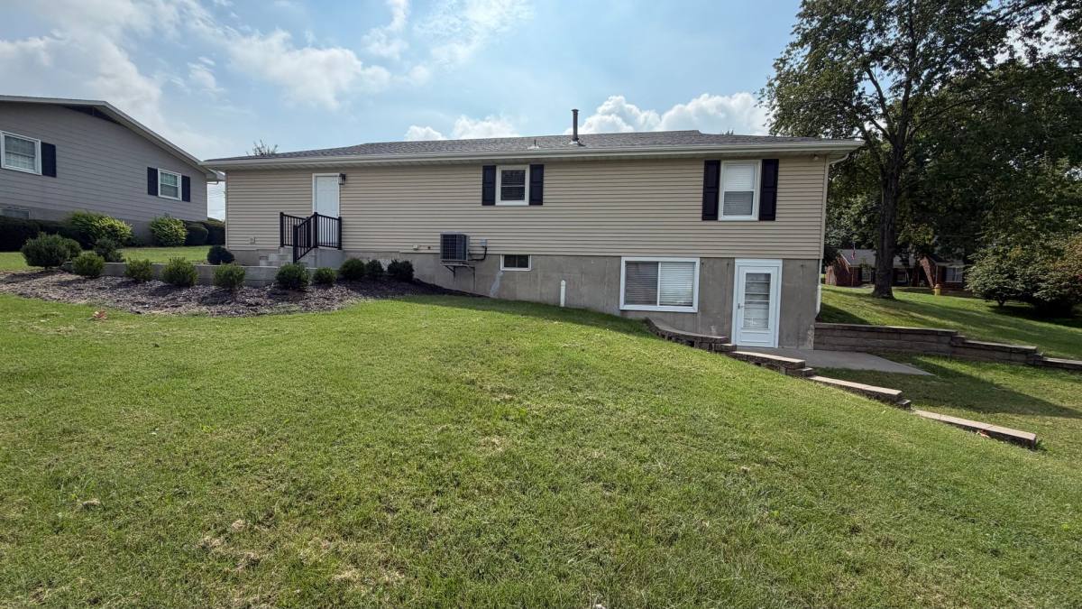 House for rent at 1003 Rose Lane, Washington, MO 63090