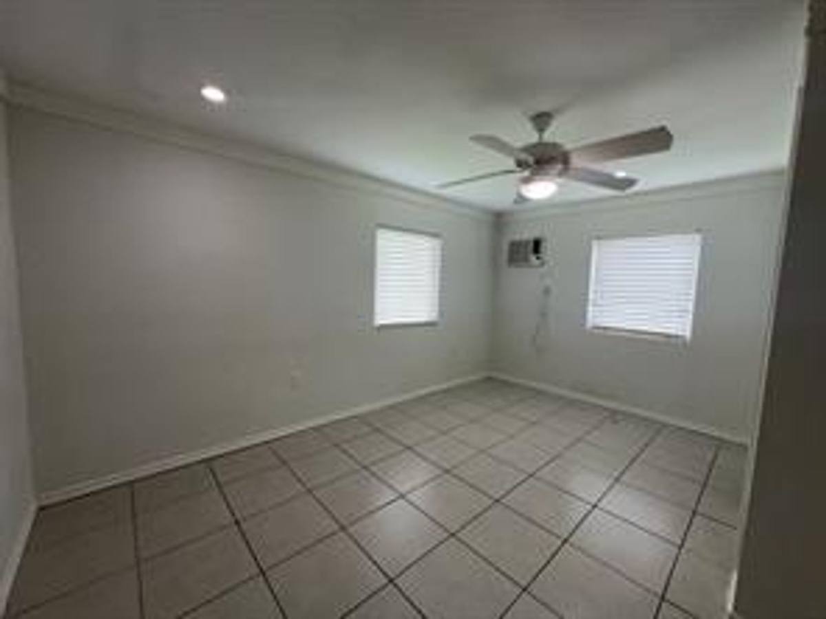 House for rent at 19096 County Rd, Alvin, TX 77511