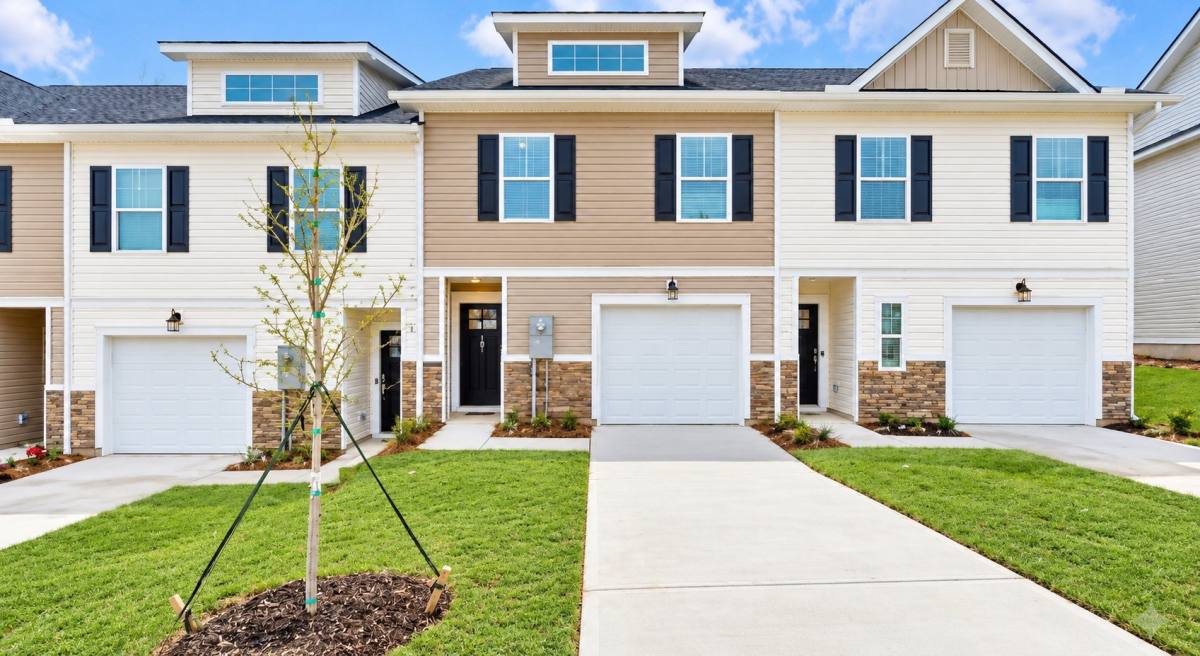 Townhouse for rent at 217 Winding Chestnut Dr, Columbia, SC 29212