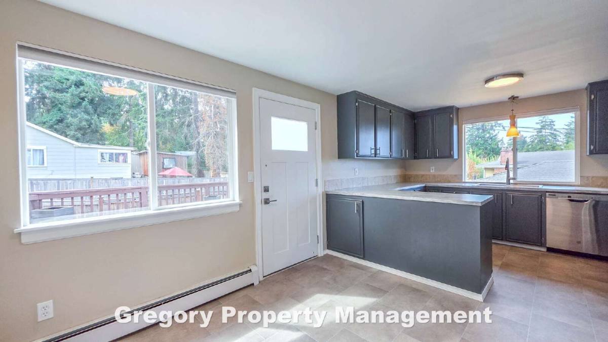House for rent at 16019 84th Ave NE, Kenmore, WA 98028