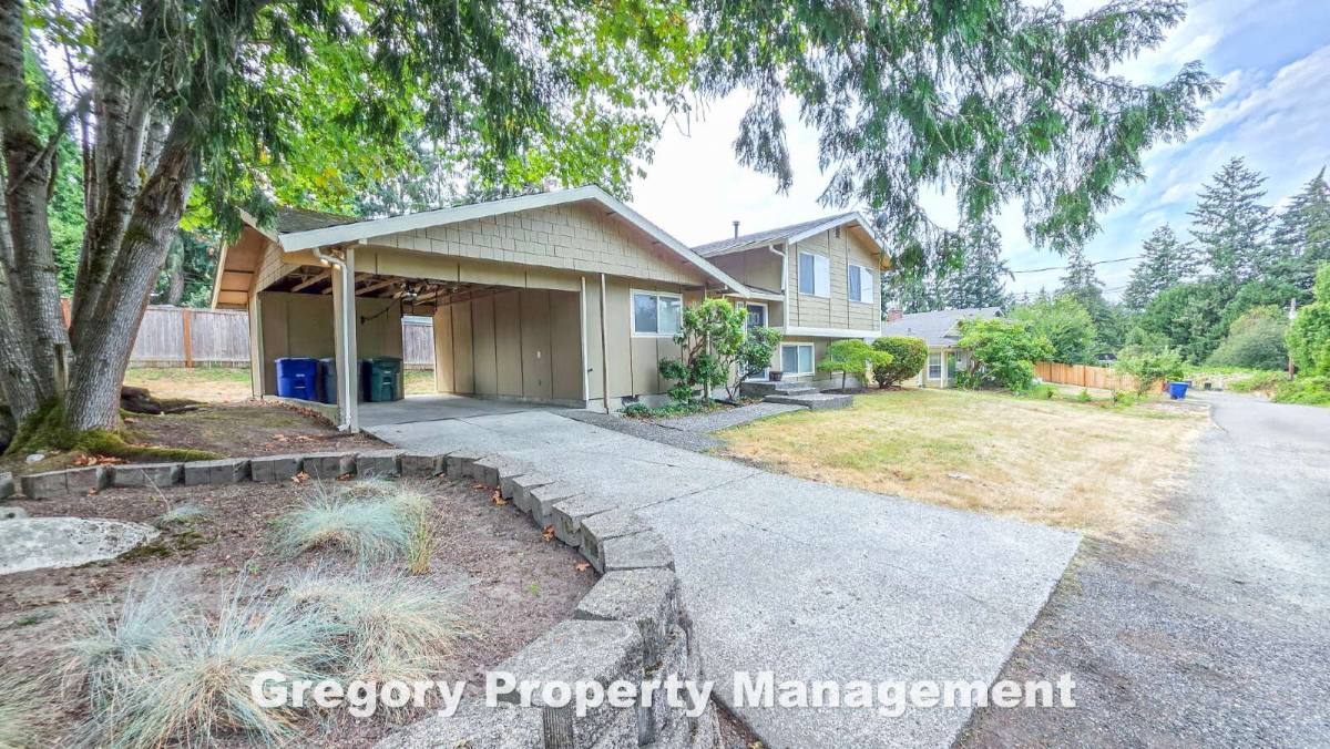 House for rent at 16019 84th Ave NE, Kenmore, WA 98028