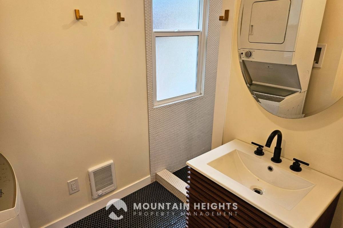 Townhouse for rent at 1074 E Kensington Ave, Salt Lake City, UT 84105