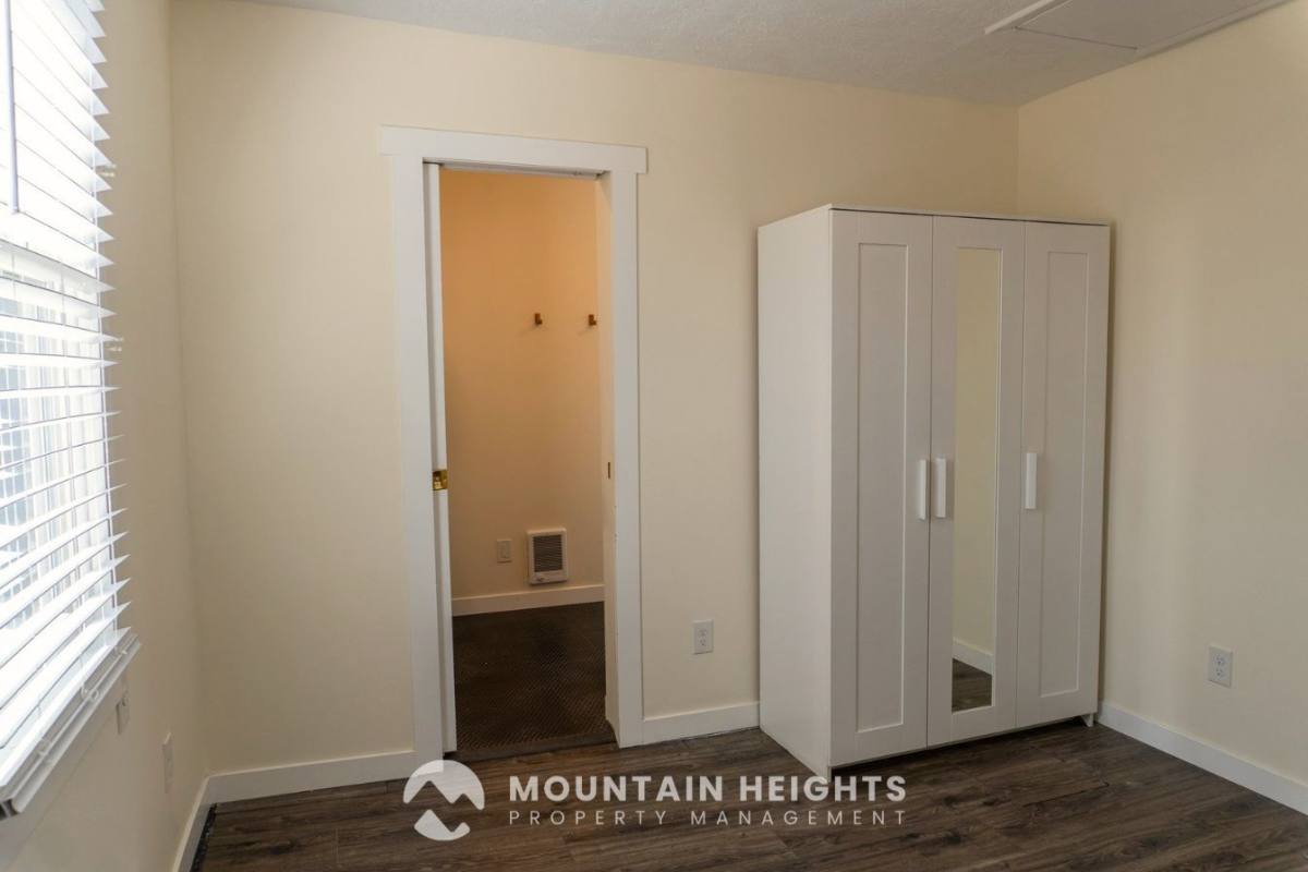 Townhouse for rent at 1074 E Kensington Ave, Salt Lake City, UT 84105