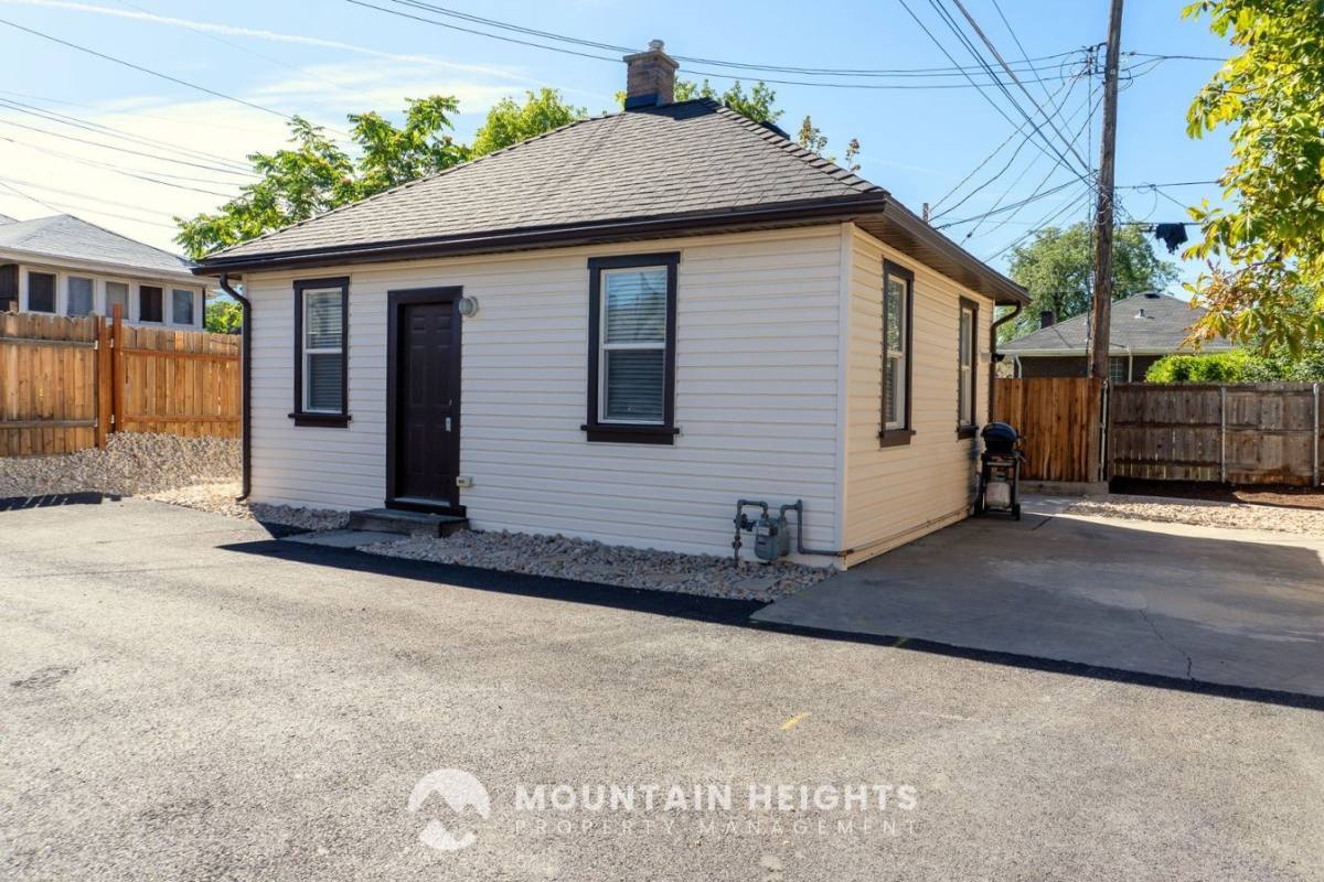 Townhouse for rent at 1074 E Kensington Ave, Salt Lake City, UT 84105