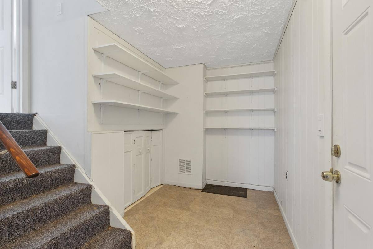 8245 Elaine Circle, Liverpool, NY 13090 - House for Rent - Image 6