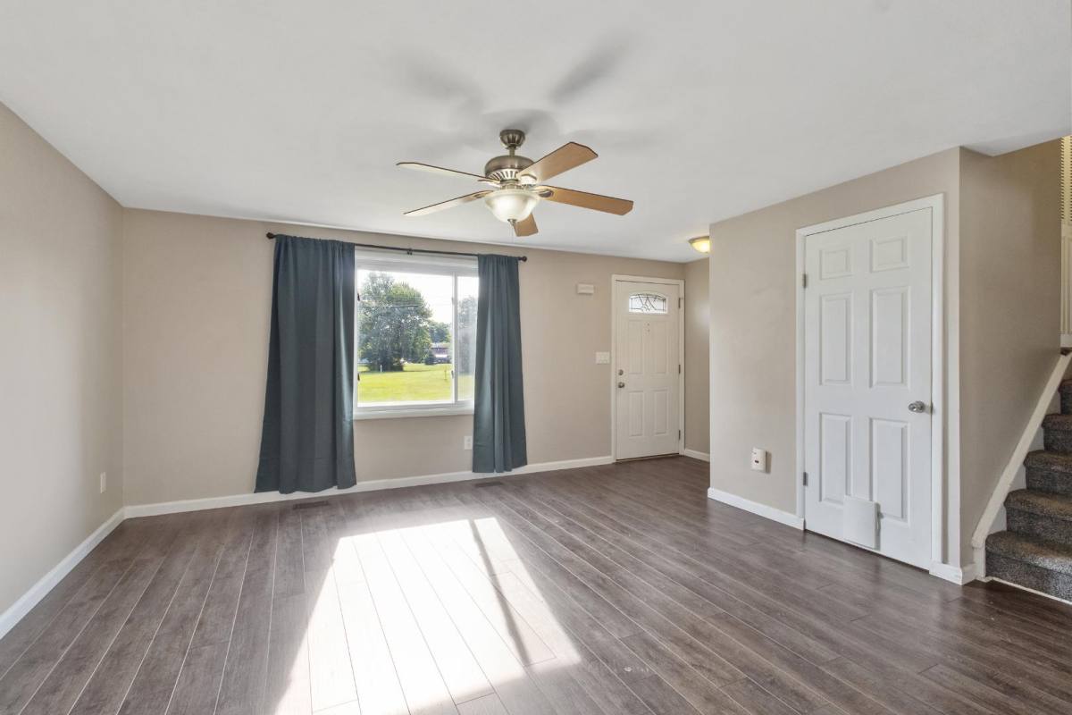 8245 Elaine Circle, Liverpool, NY 13090 - House for Rent - Image 2