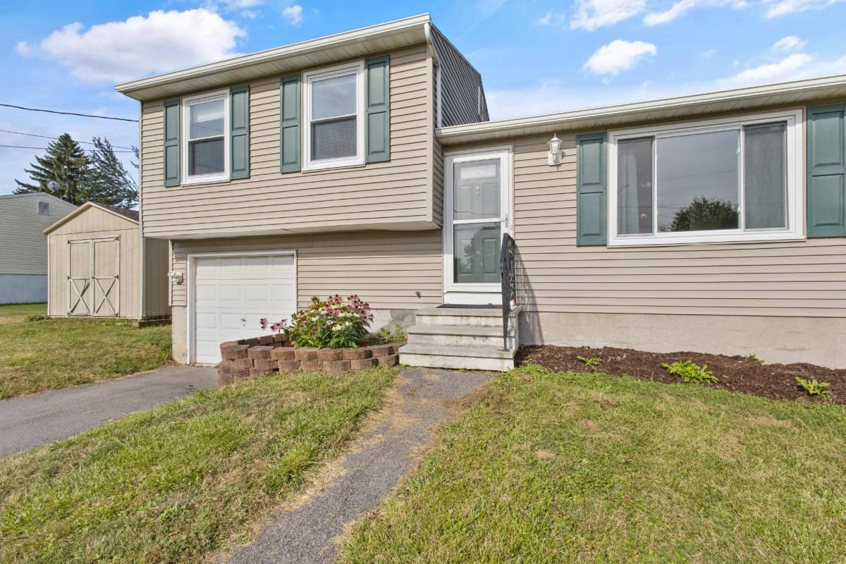 8245 Elaine Circle, Liverpool, NY 13090 - House for Rent - Image 20