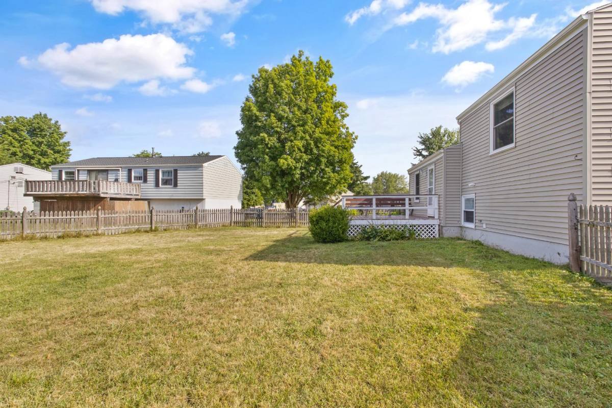 8245 Elaine Circle, Liverpool, NY 13090 - House for Rent - Image 17
