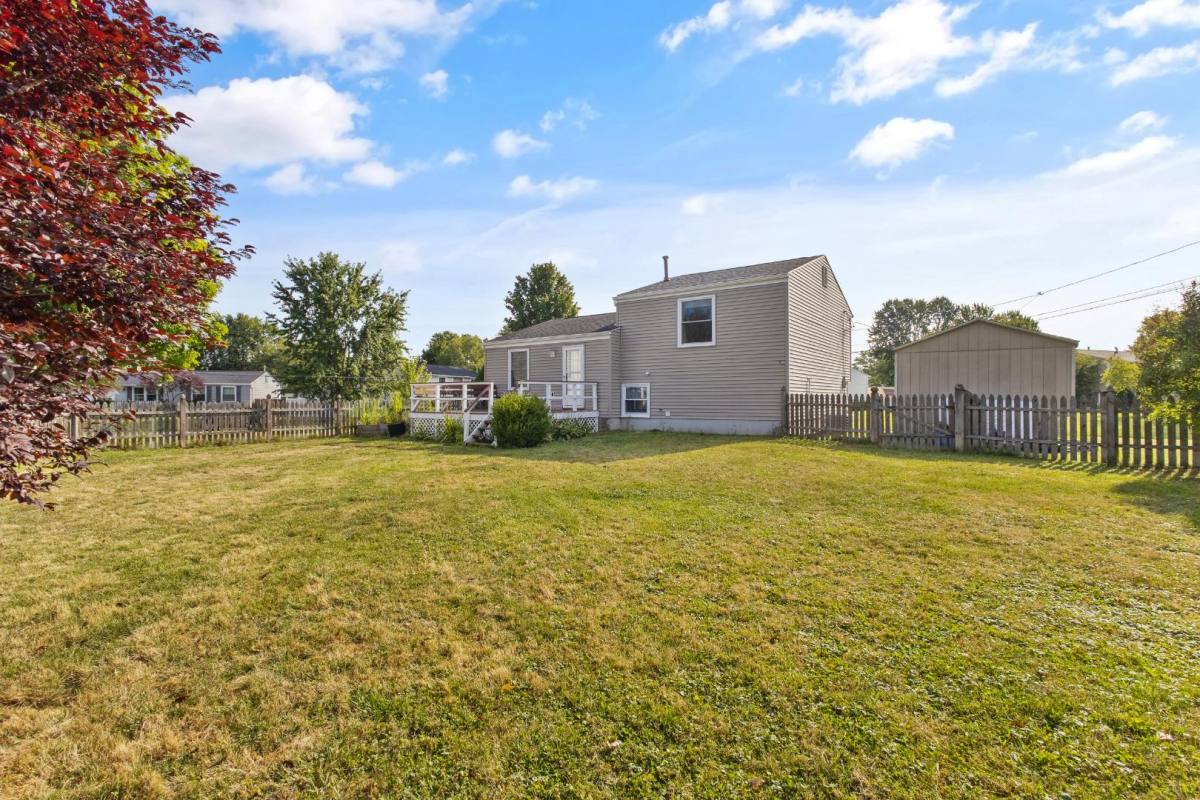 8245 Elaine Circle, Liverpool, NY 13090 - House for Rent - Image 18