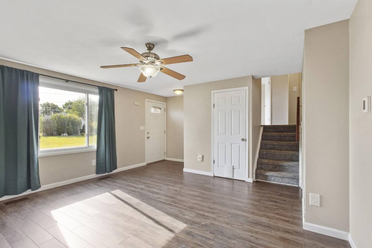 8245 Elaine Circle, Liverpool, NY 13090 - House for Rent - Image 10